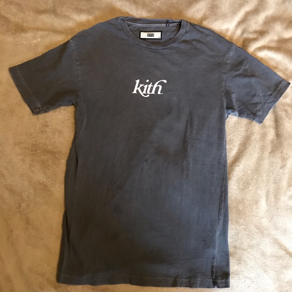 KITH GRAY STONE WASHED KITH TEE SHIRT 🌚😍 

SIZE XS FITS A MEDIUM